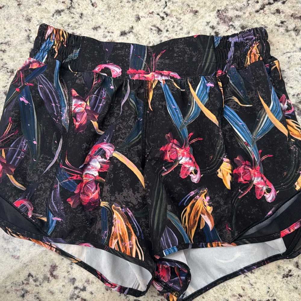 Lululemon Hotty hot 4” shorts